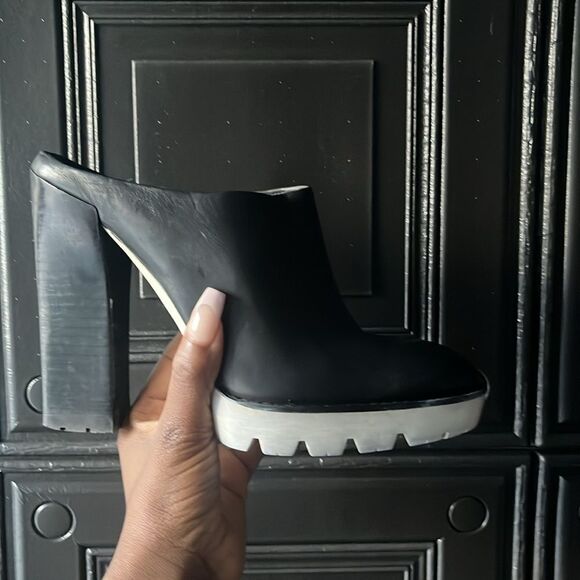 Kenneth Cole New York Shoes - Kenneth Cole New York  Leather Mules